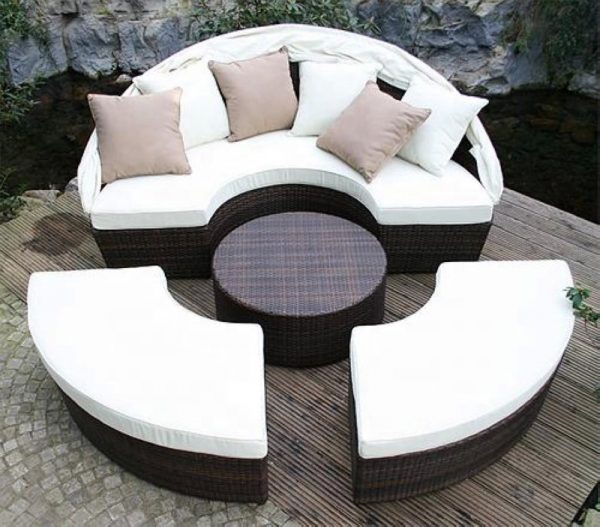 Outdoor Daybed Luxury Canopy OnSuit PVT S L   Outdoor Daybed Luxury Canopy 2 600x527 